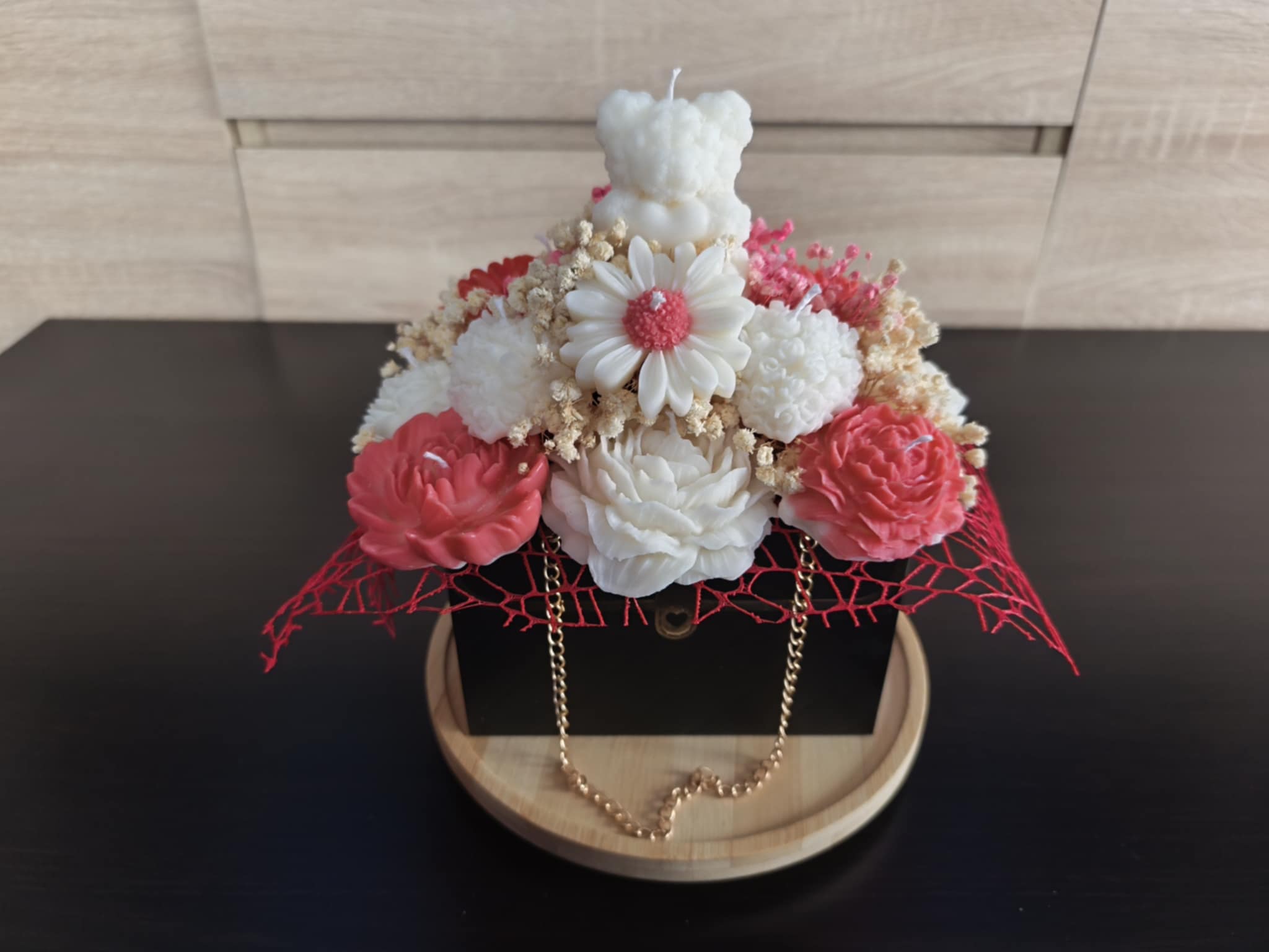 Miś w kwiatach – wyjątkowy flower box