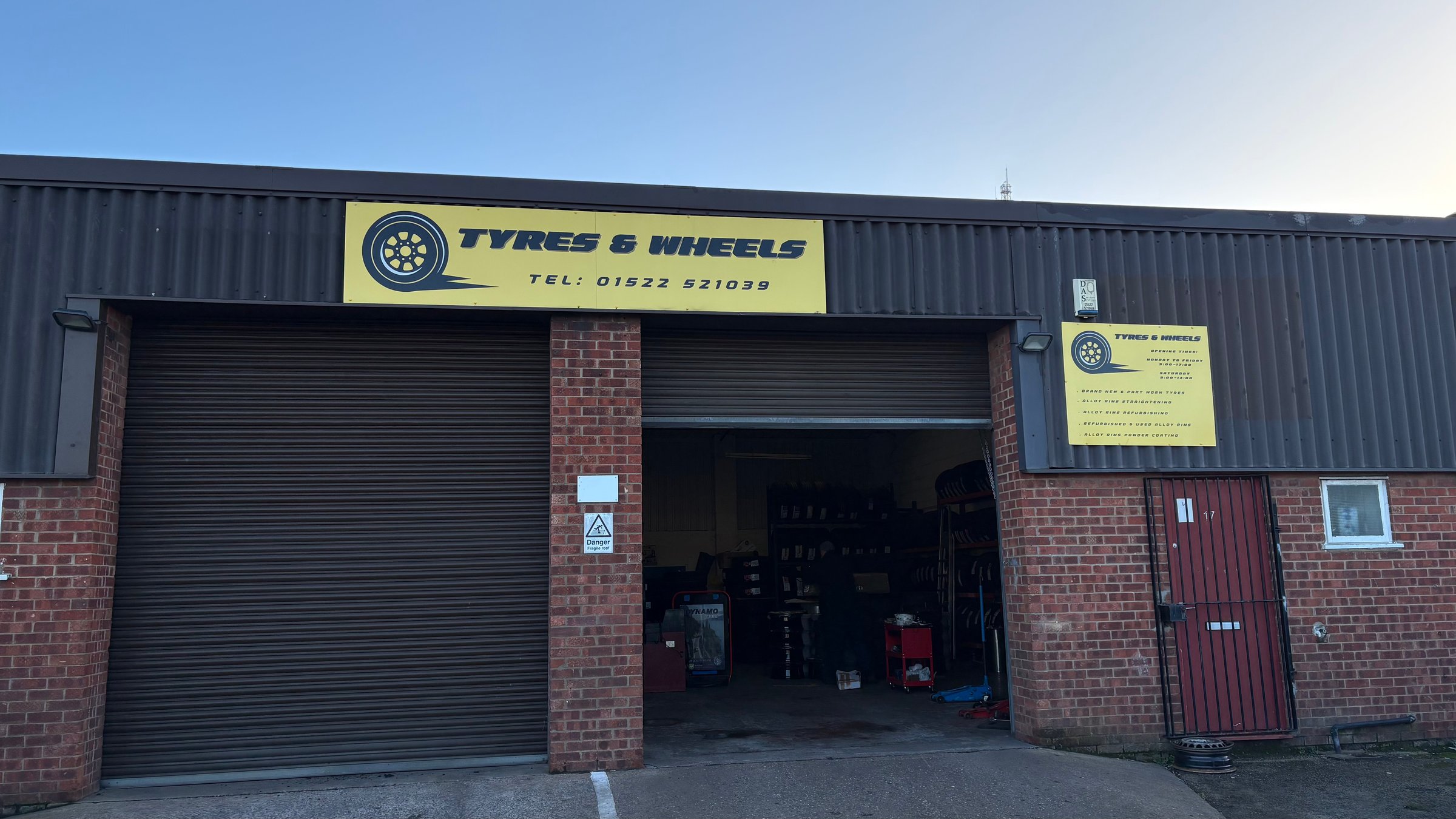 Tyre and wheel service expert