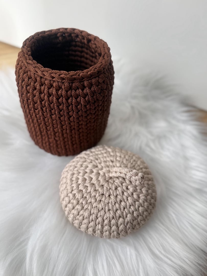 Koszyczek na przydasie w kształcie żołędzia