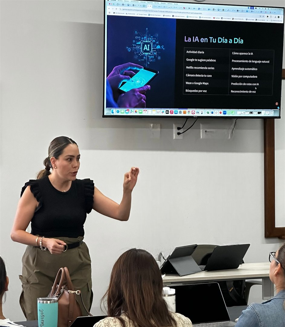 Lizie Estevez - Instructora del curso de Inteligencia Artificial