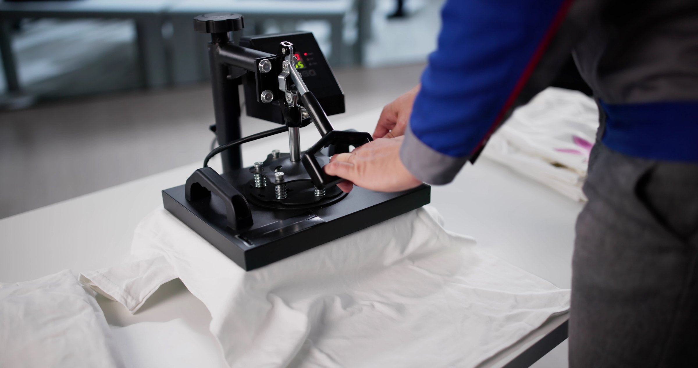 Designer Man Pressing Custom Digital Print T-Shirt Heat Transfer Machine