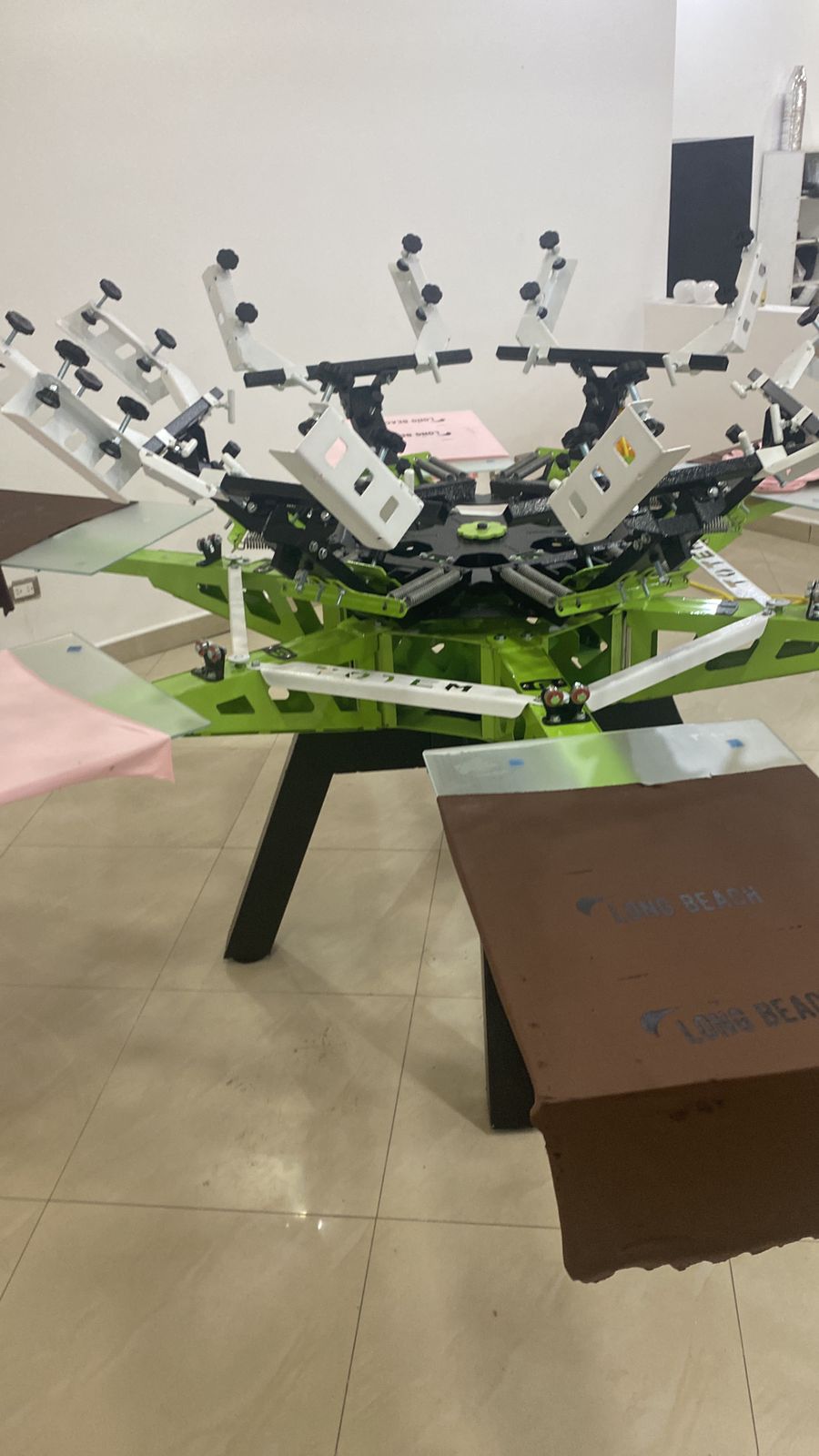 Detalle de máquina de serigrafía TOTEM CORP