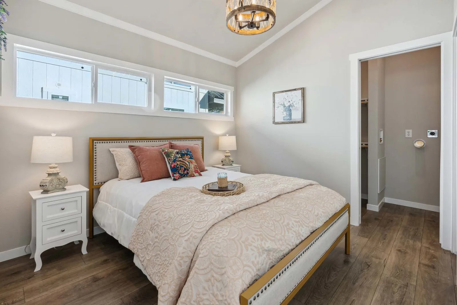 Champion 522A Bedroom Interior