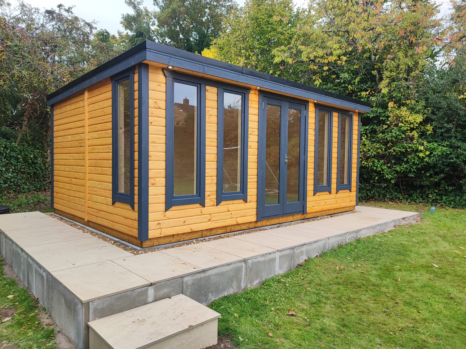 Insulated garden room