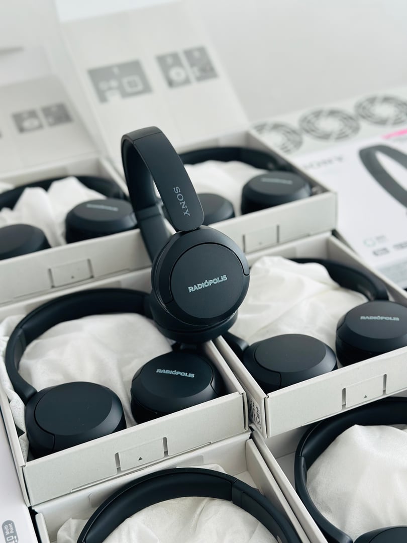 Multiple boxed black wireless headphones with "Radiopolis" branding, displayed in sleek packaging.
