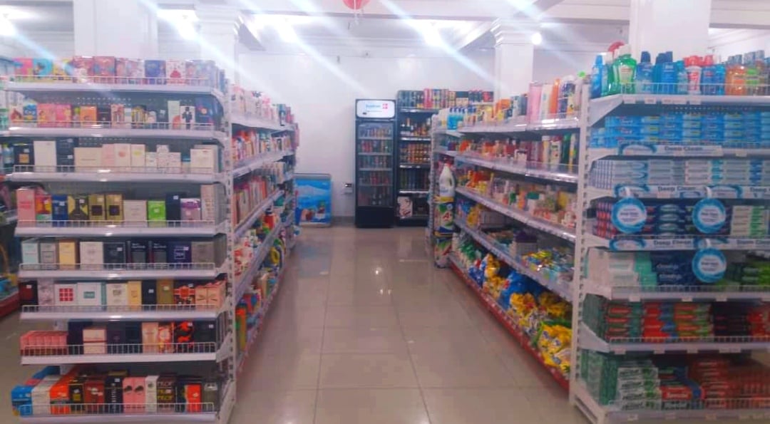 DE CATHY'S SUPERMARKET