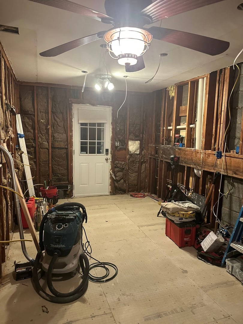 Kitchen remodeling in Toledo area – dark wood cabinets with quartz countertops