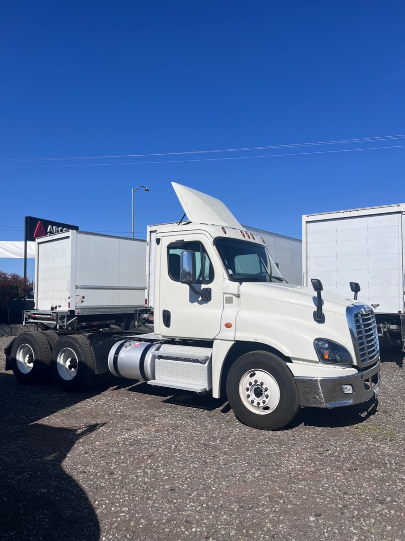 2018 Freightliner X12564ST