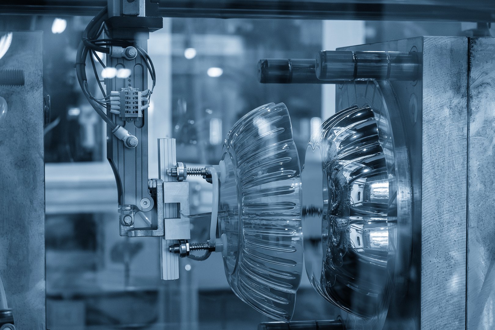 The food container box production process by automatic system  from plastic injection mold machine. The material handling process by  robotic system from injection machine.