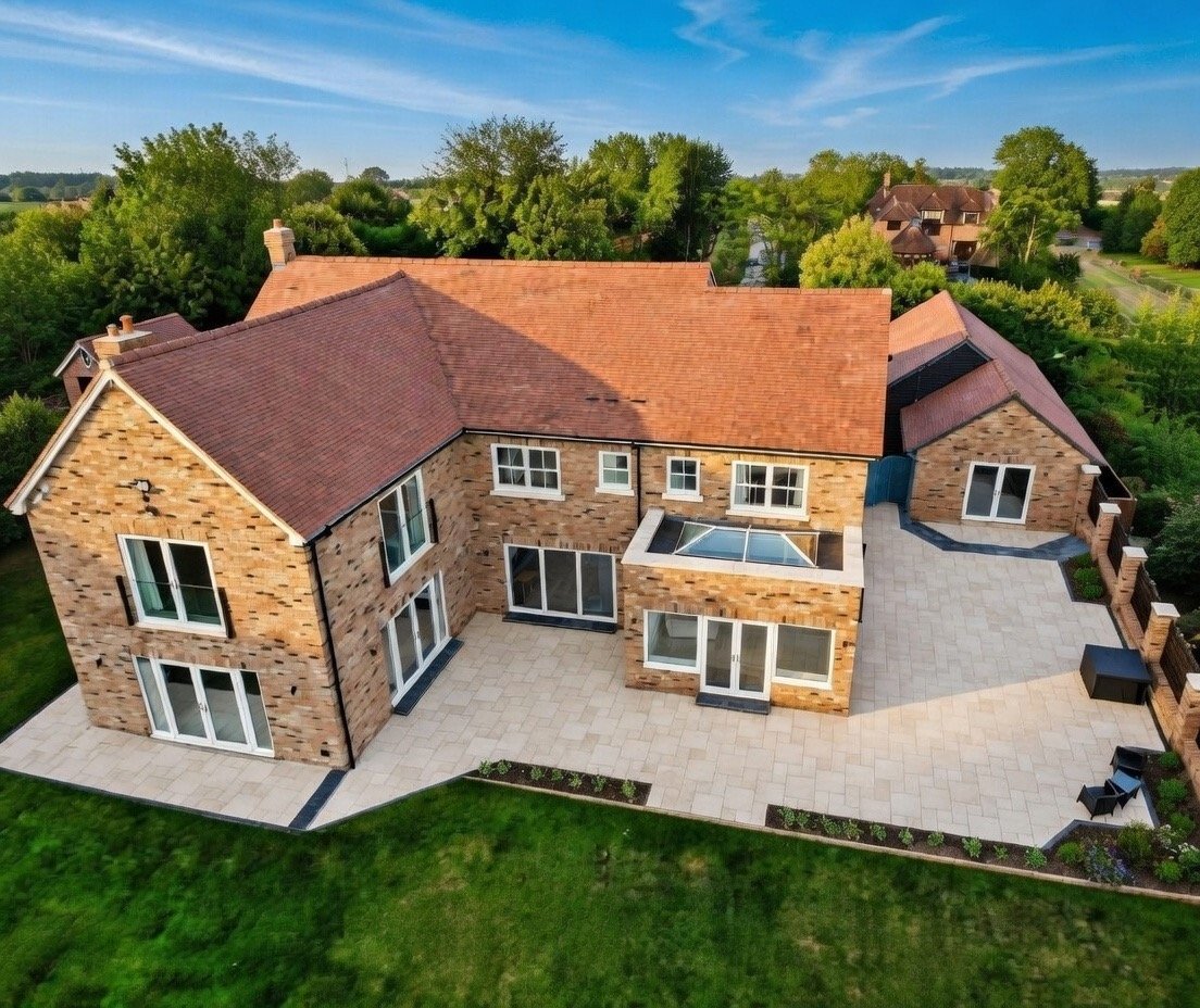 6 bedroom new build in Bedford