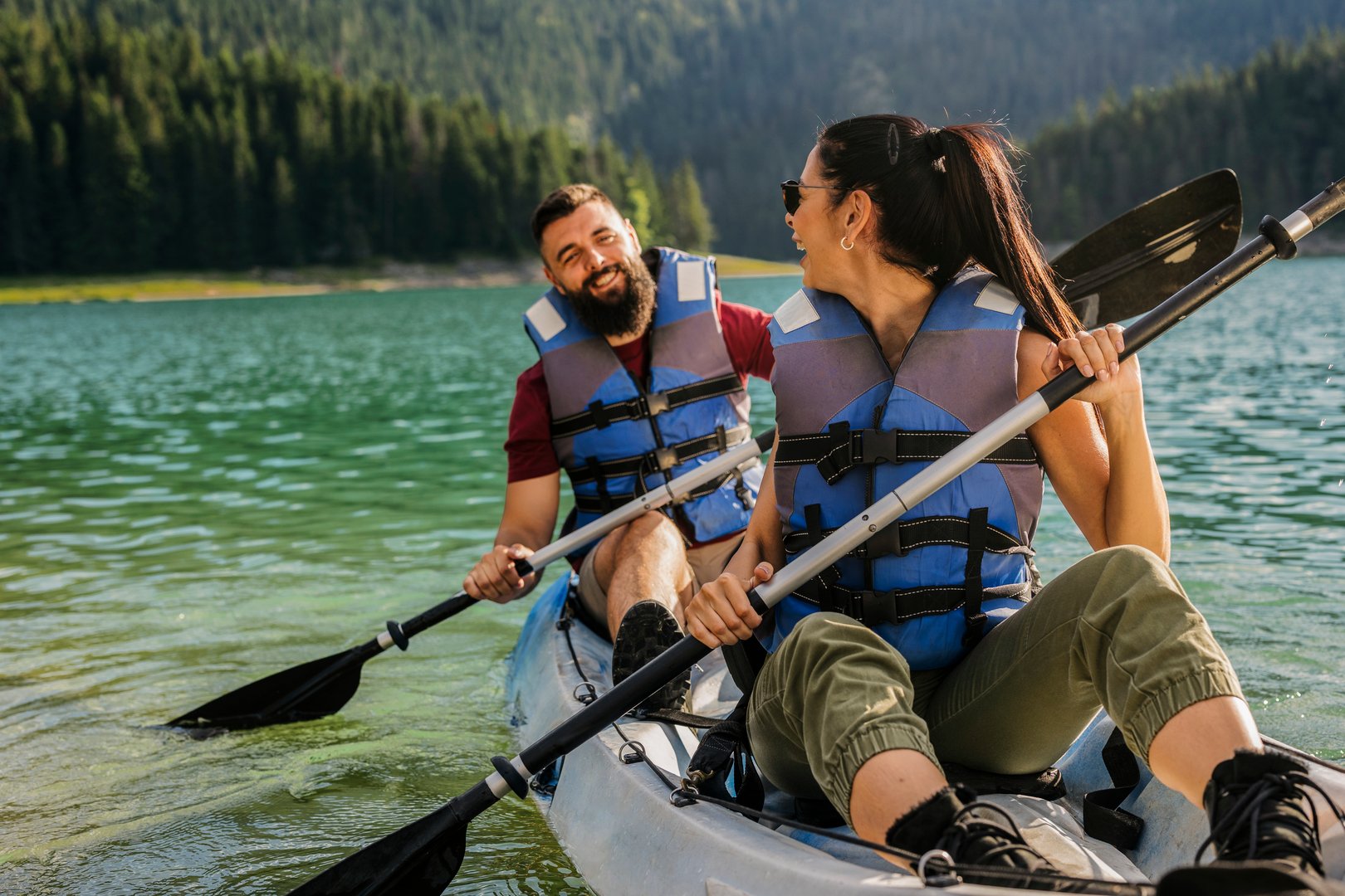Couple kayaking Las Vegas - couples adventure