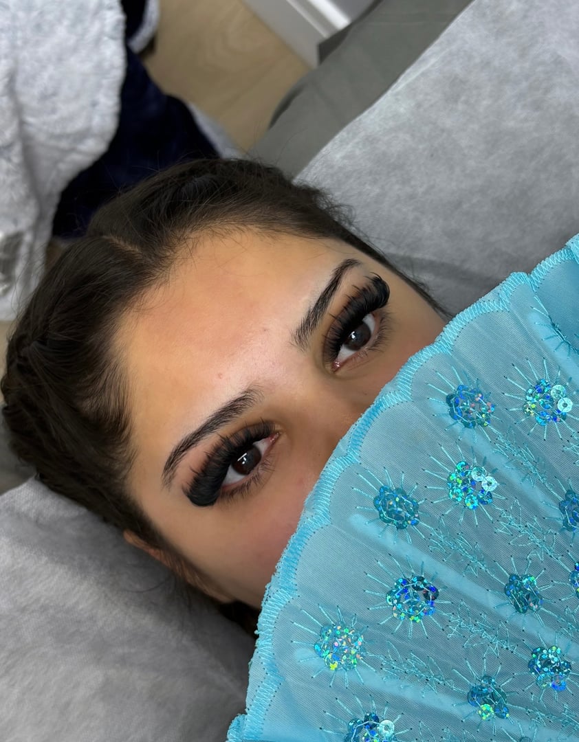 Wispy mega volume lash set