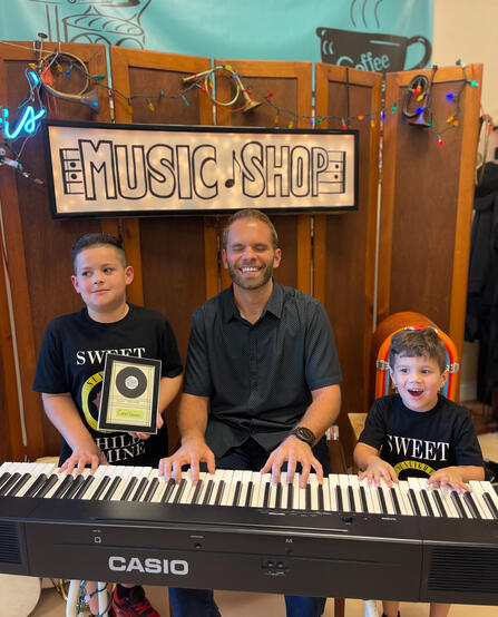 Elvis Music Shop Studio