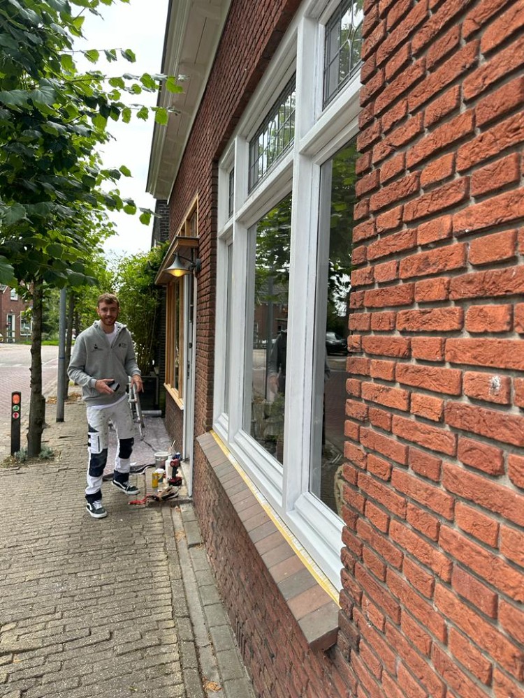 Martijn aan het werk - Brush or Roll Schilderwerken