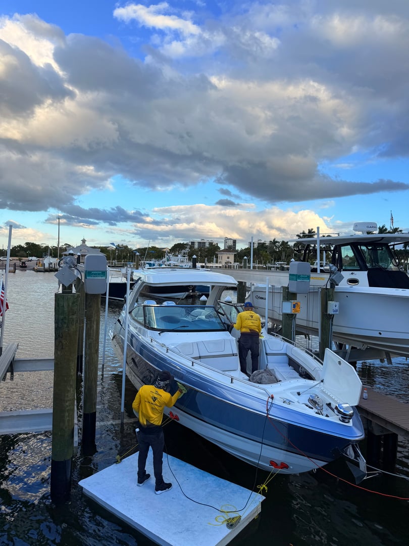 VLOS Detailing power boat restoration services