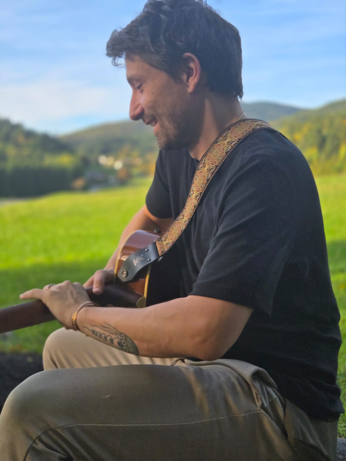 Michael, Gründer und Soul Essence Trainer von Soul Essence Music - Musiker, Klangschalenexperte und Achtsamkeitscoach für individuelle Soul Essence Songs und akustische Visionboards