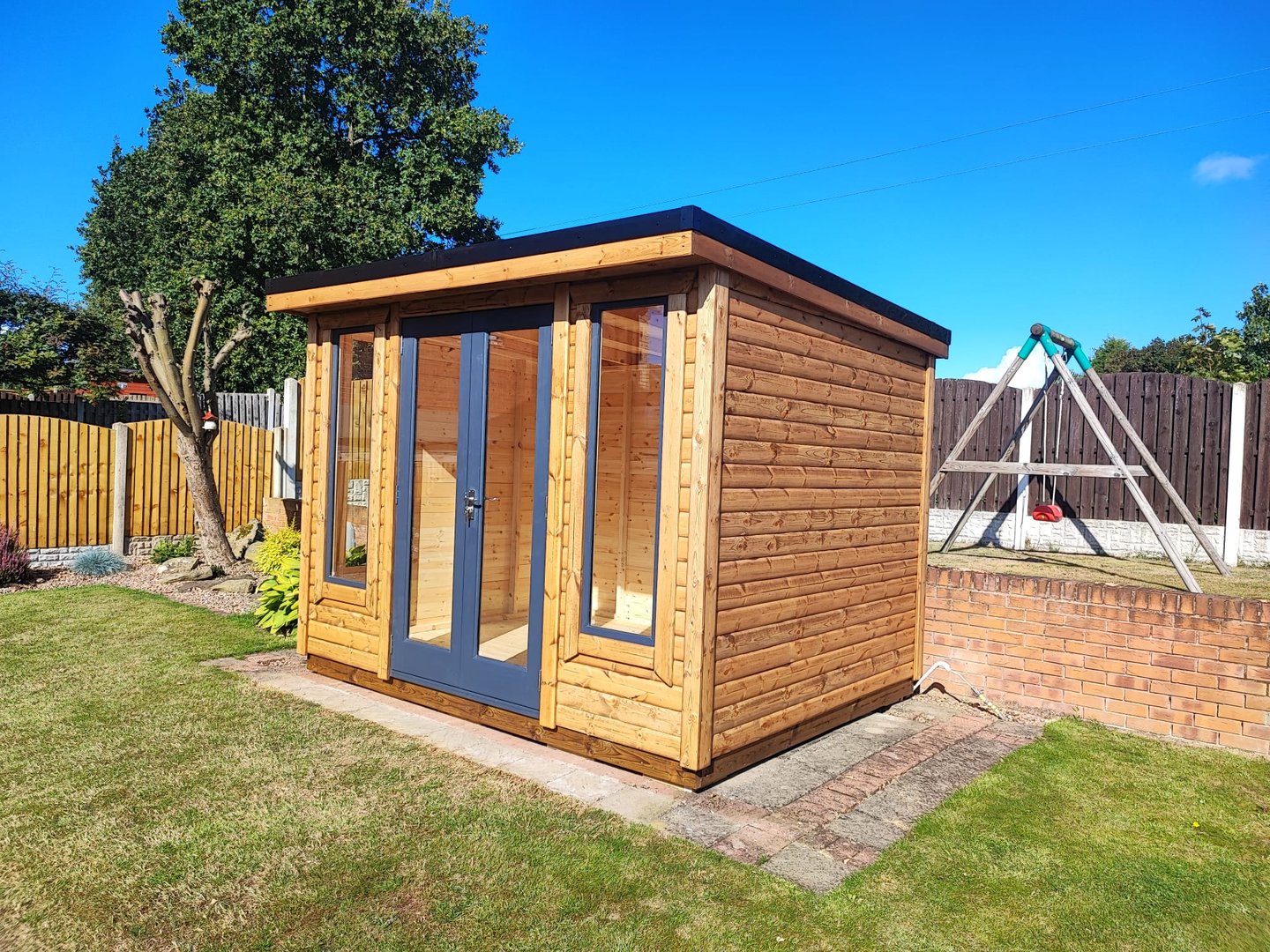 Summerhouse with log lap cladding