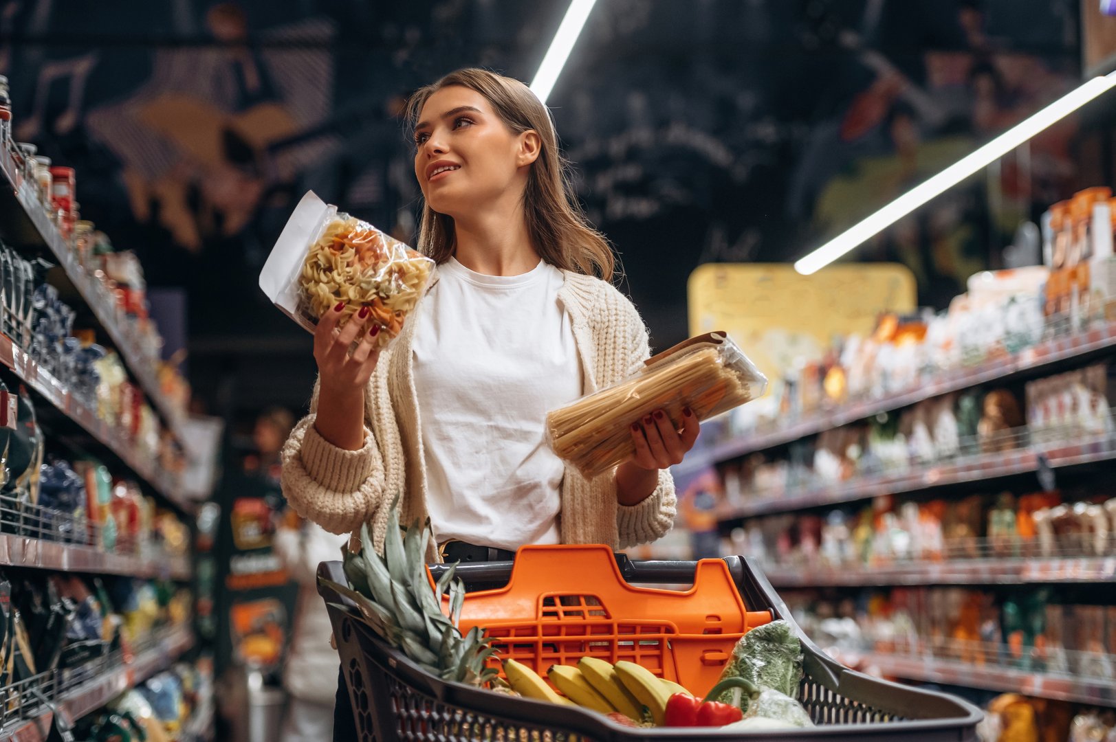 Beautiful woman is in the supermarket.