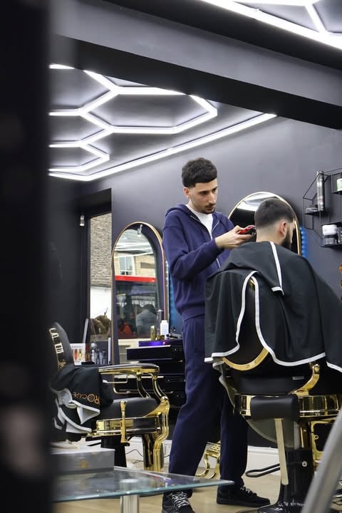 Professional barber at JFADEZ