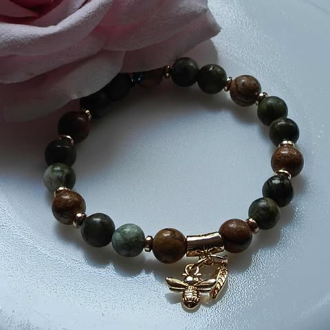 Jaspisy & Złota Pszczoła – Symbol Obfitości