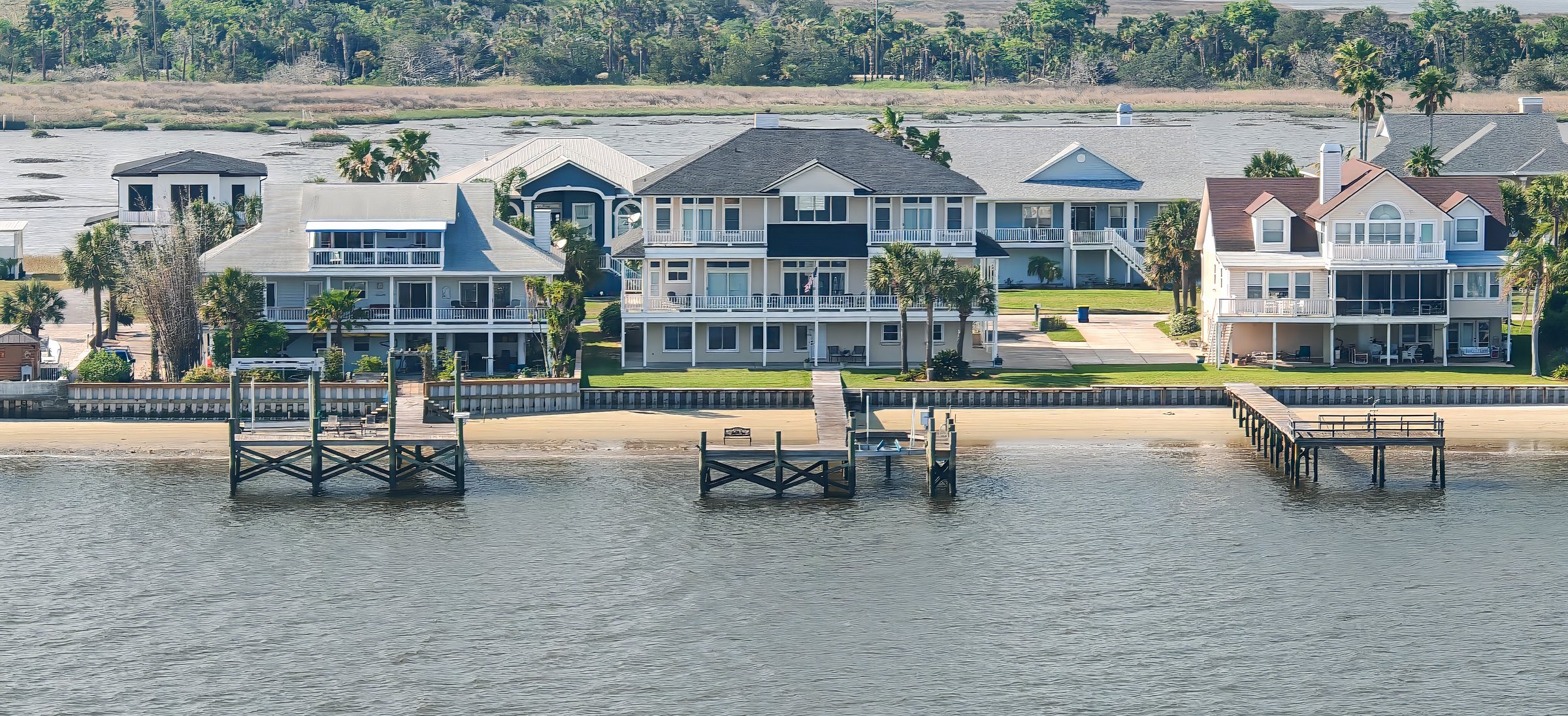 modern villas in the river before entering in jacksonville harbour