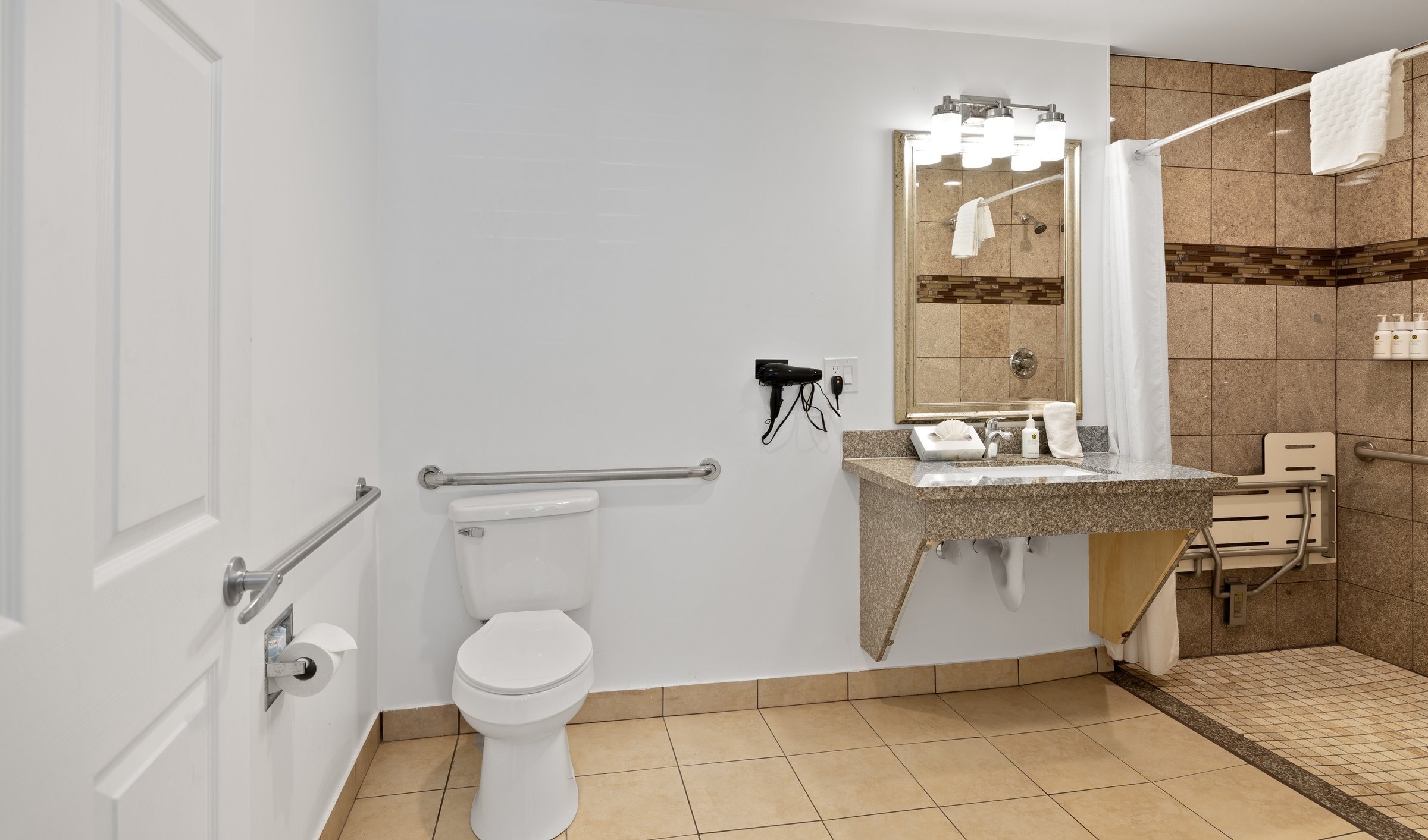 Gateway Lodge Seaside ADA King Bath