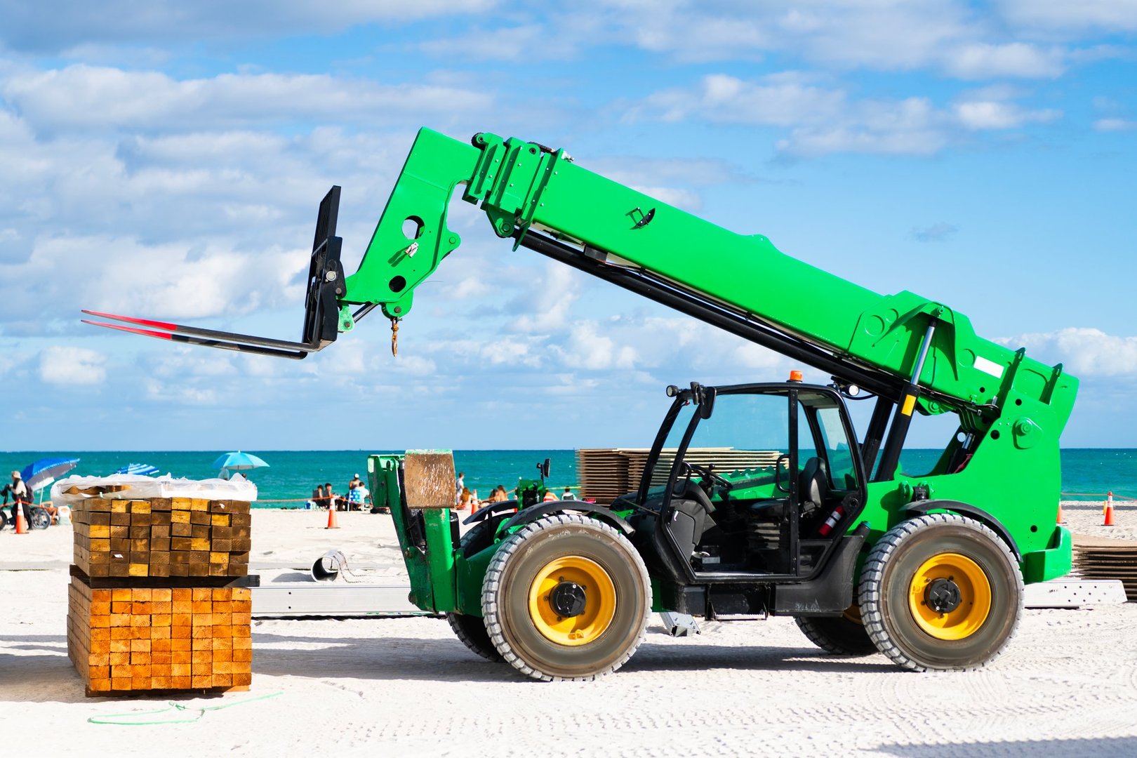 Telescopic Boom Lift. Boom lift outdoor. Machine equipment. Heavy crane equipment. Boom lifting machinery. Lift machine crane for building site.