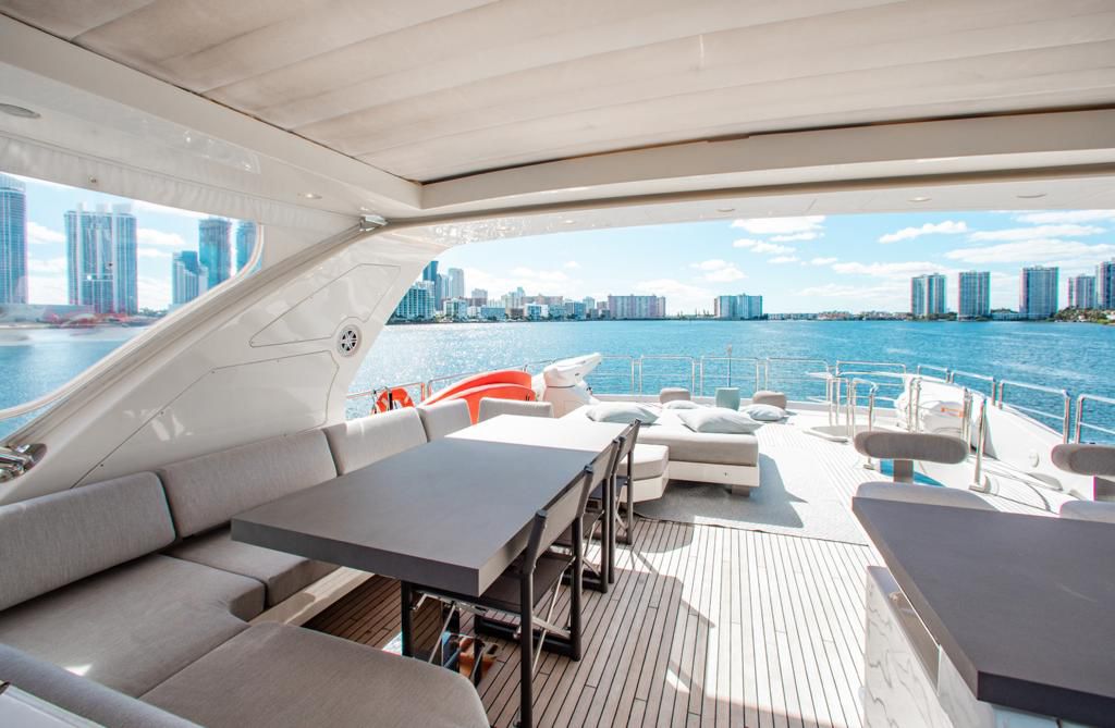 Azimut 85 Luxury Yacht - Puerto Escondido Pacific Coast