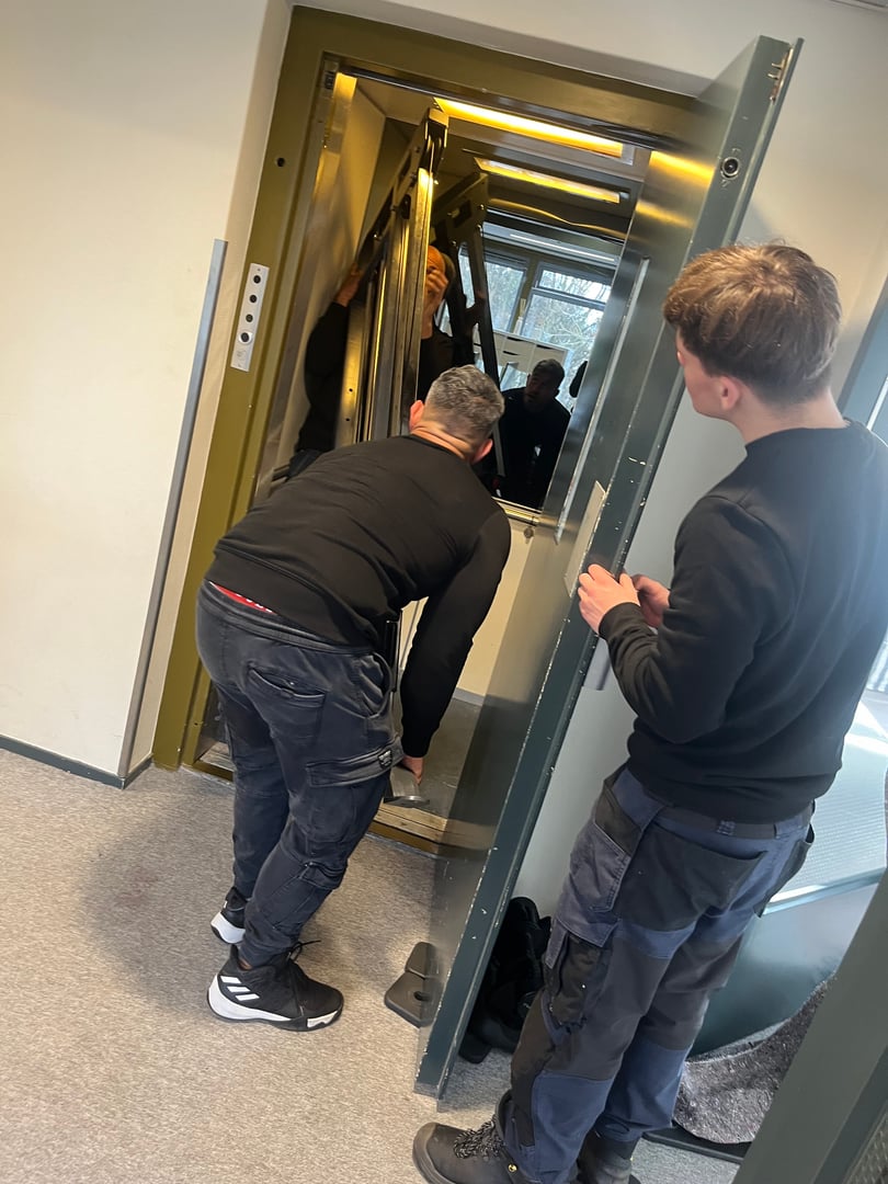 Professionele verhuizers aan het werk