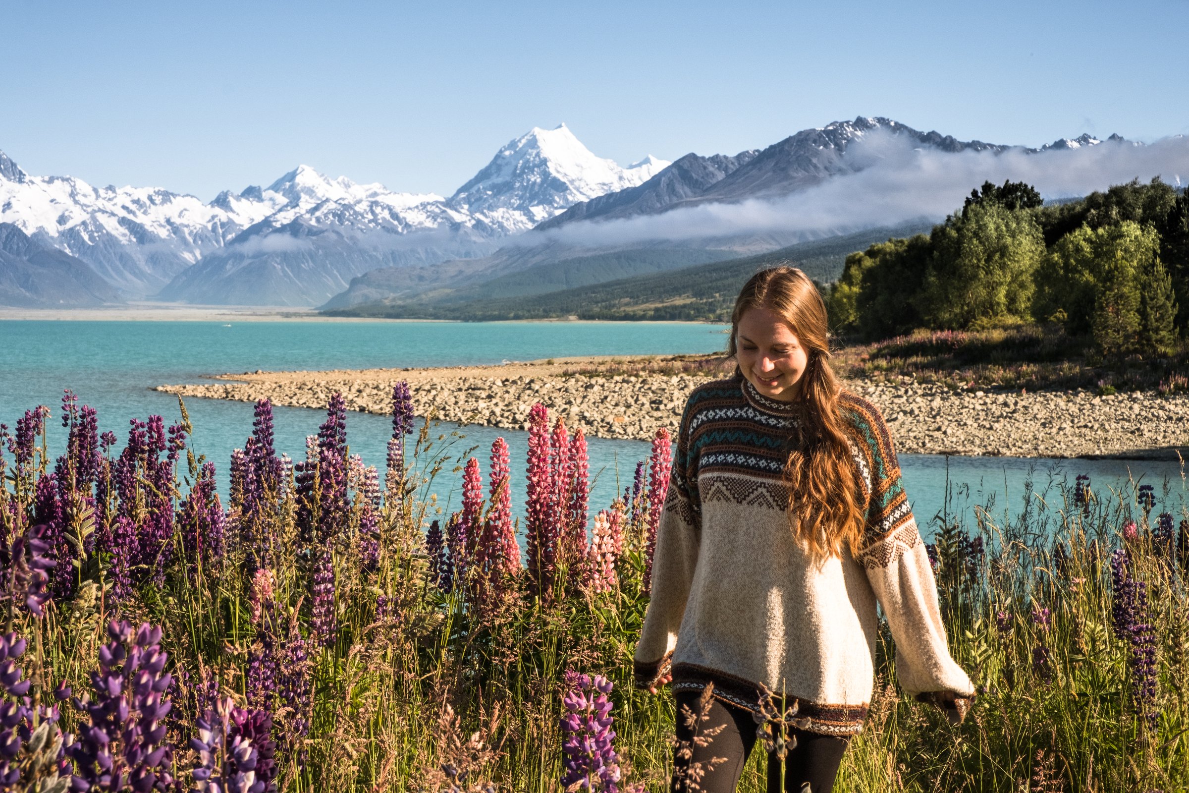 Mount Cook mountain rage reflecting in Lake pukaki