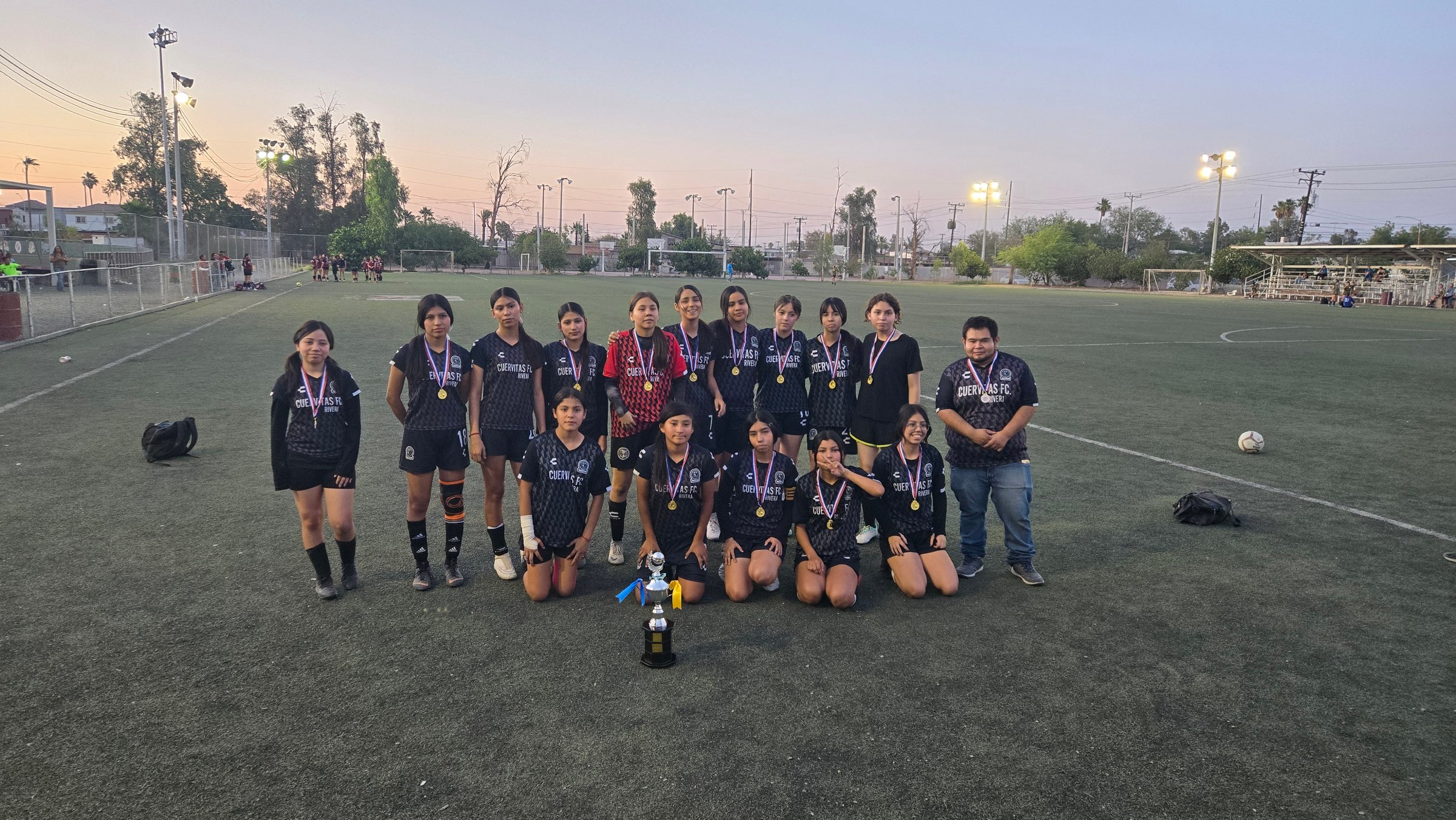 Equipo Liga Universitaria - foto grupal categoría femenil