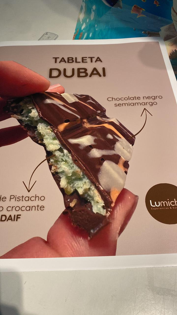 Placa adhesiva vinilo mate Studio Imagene Dubai - identidad corporativa internacional