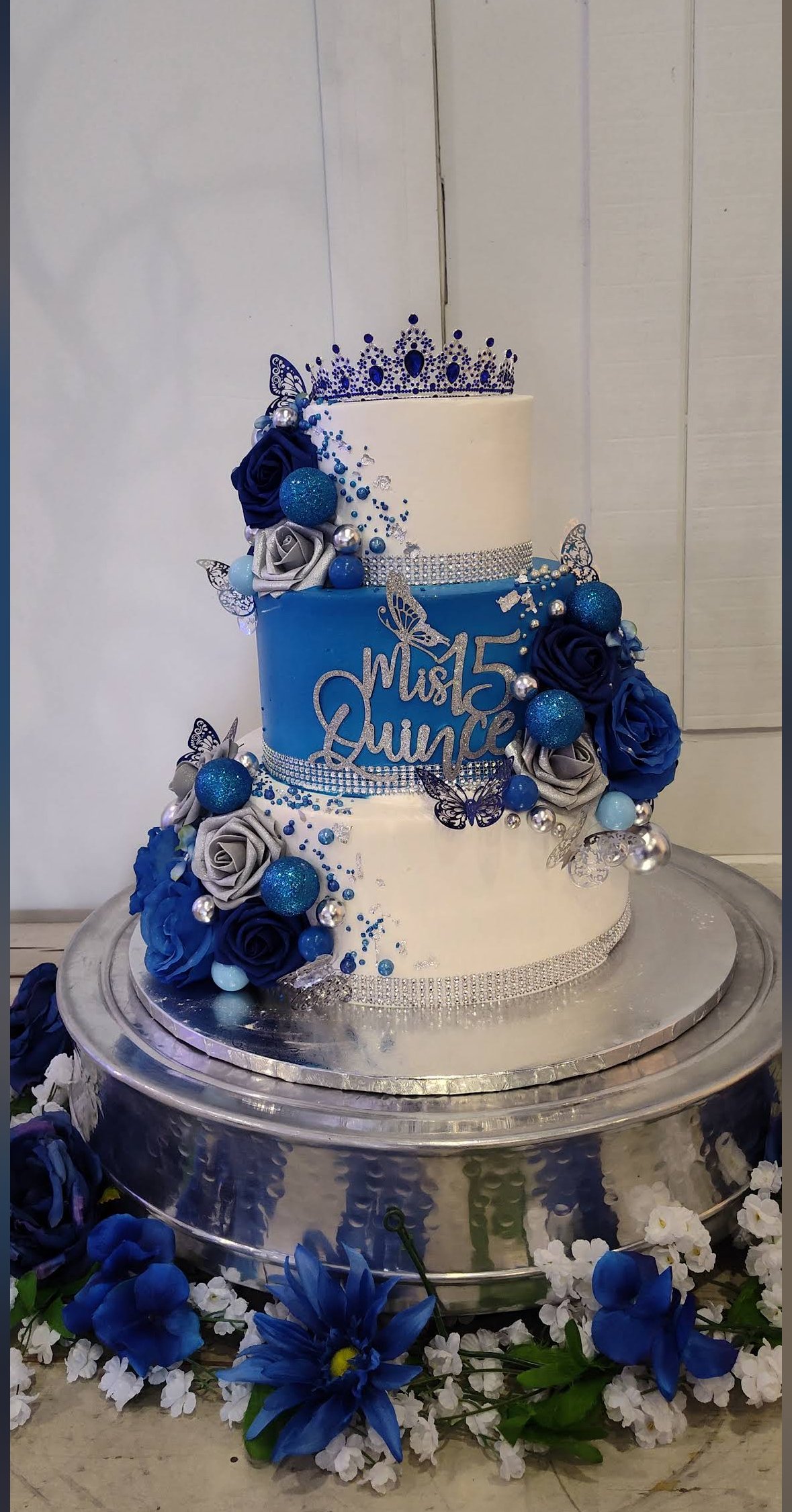 Custom cake display