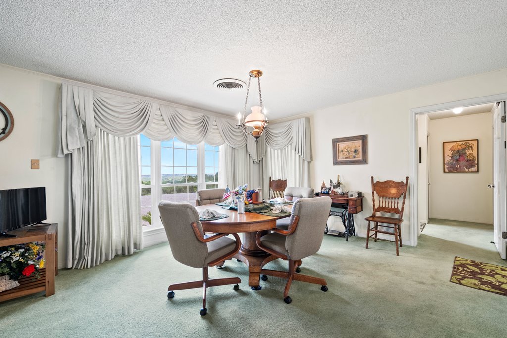 699 Floral Avenue property view