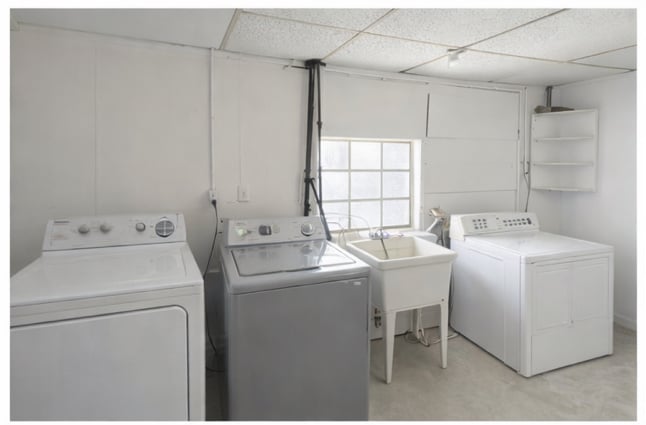 East Chicago property interior living room