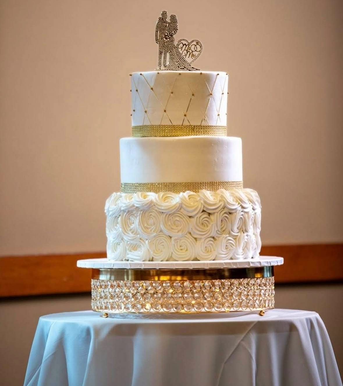 Elegant wedding cake
