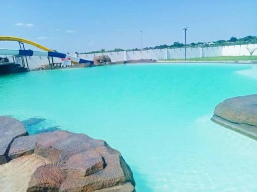 Custom Swimming Pool Installation