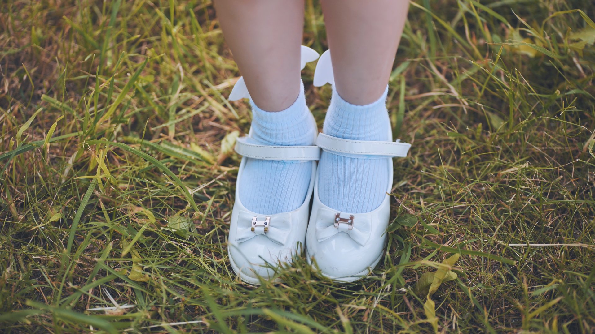 Sandalias blancas para niña