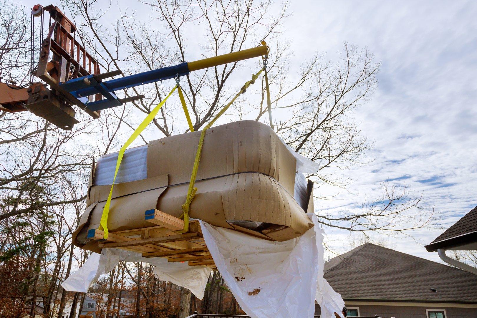 Lifting Boom Lift in modern jacuzi are lifting by boom crane truck