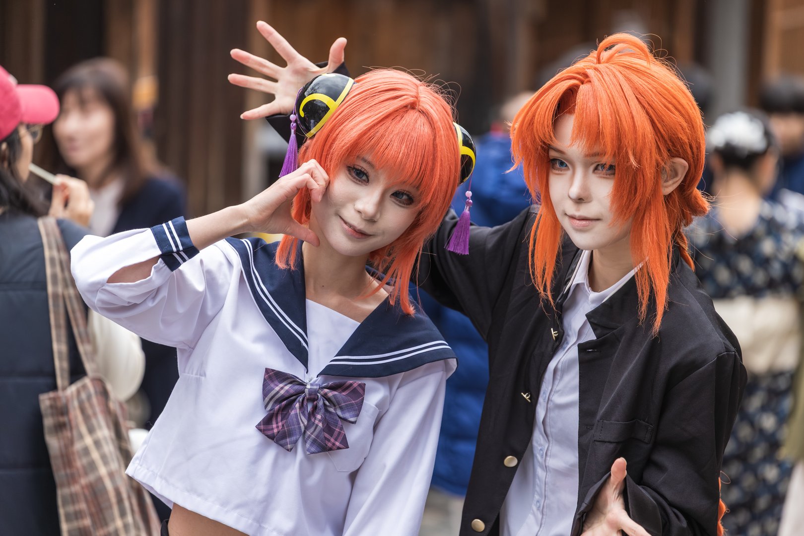 Cosplayer japonés disfrazado de personaje de Gintama