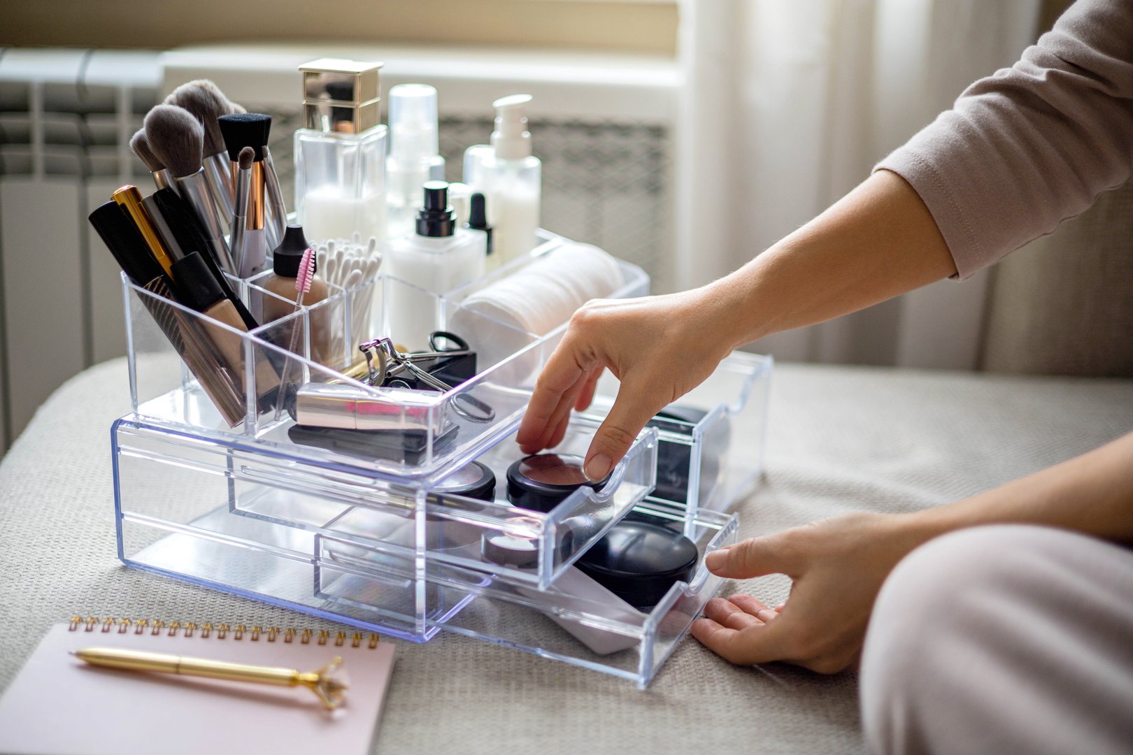 Luxury cosmetic acrylic box with drawer
