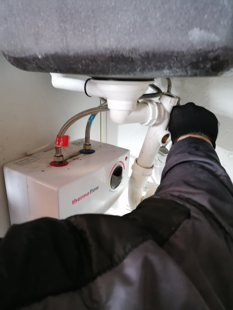 Spüle wird ausgebaut