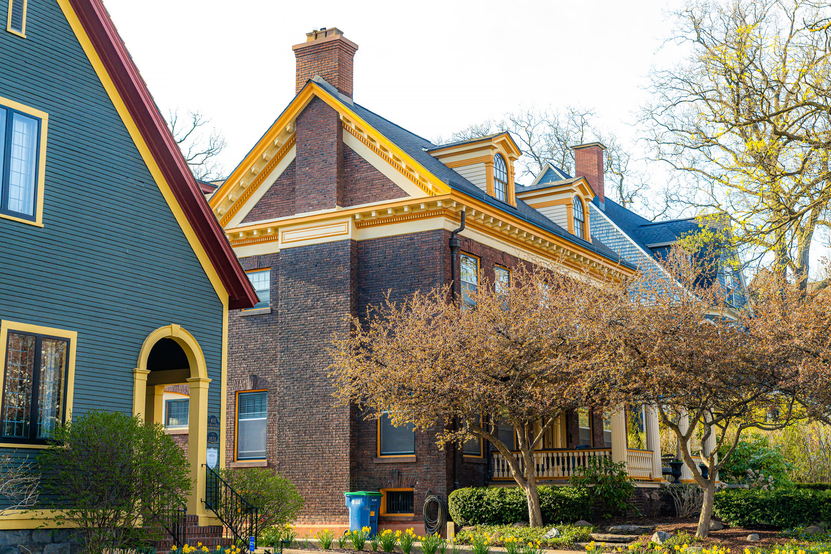 Grand Rapids, MI, USA - 04-23-2025: Photo of private residential homes in Grand Rapids Michigan at sunset with warm light, quiet streets, and peaceful suburban charm.