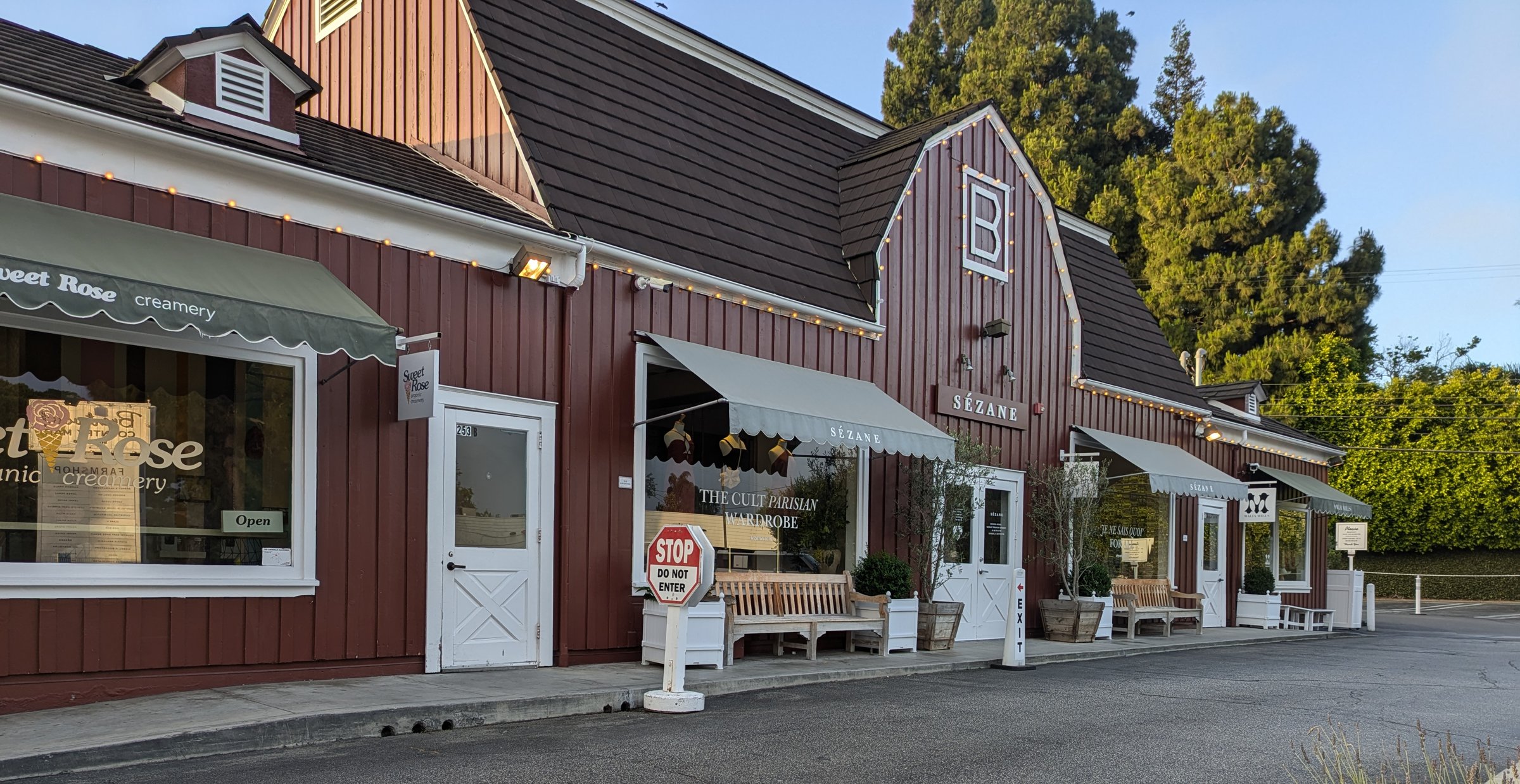 Historic Brentwood Country Mart shopping courtyard in Brentwood Los Angeles with boutique shops, outdoor seating, and local restaurants.
