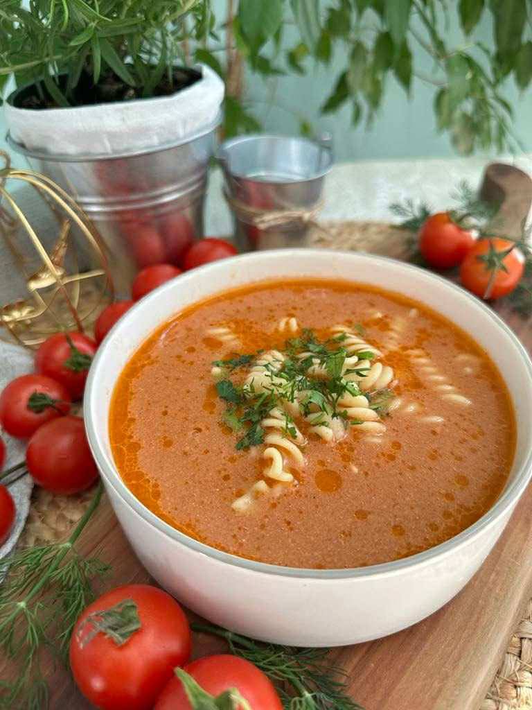 Pomidorowa z makaronem