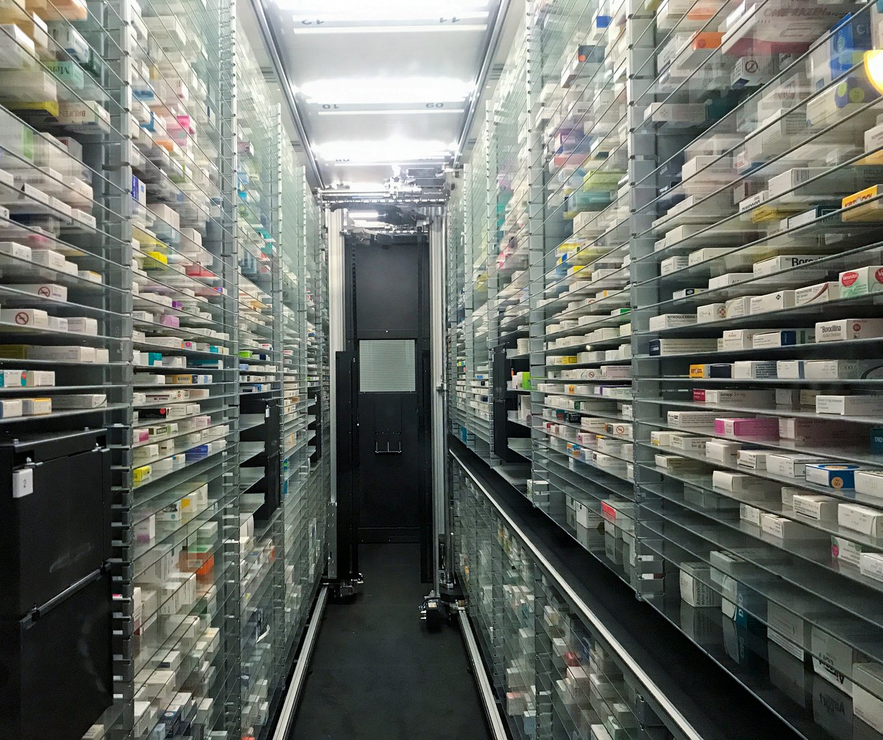 automatic pick and place robot for pharmacy warehouse applications