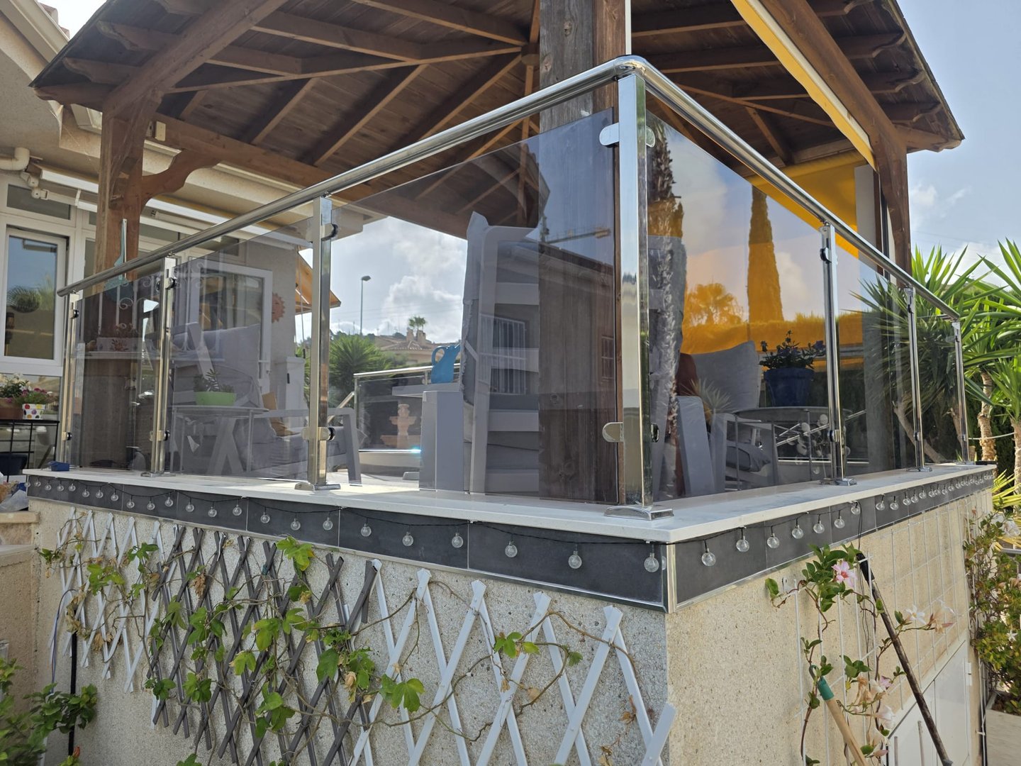 Decorative metal gate