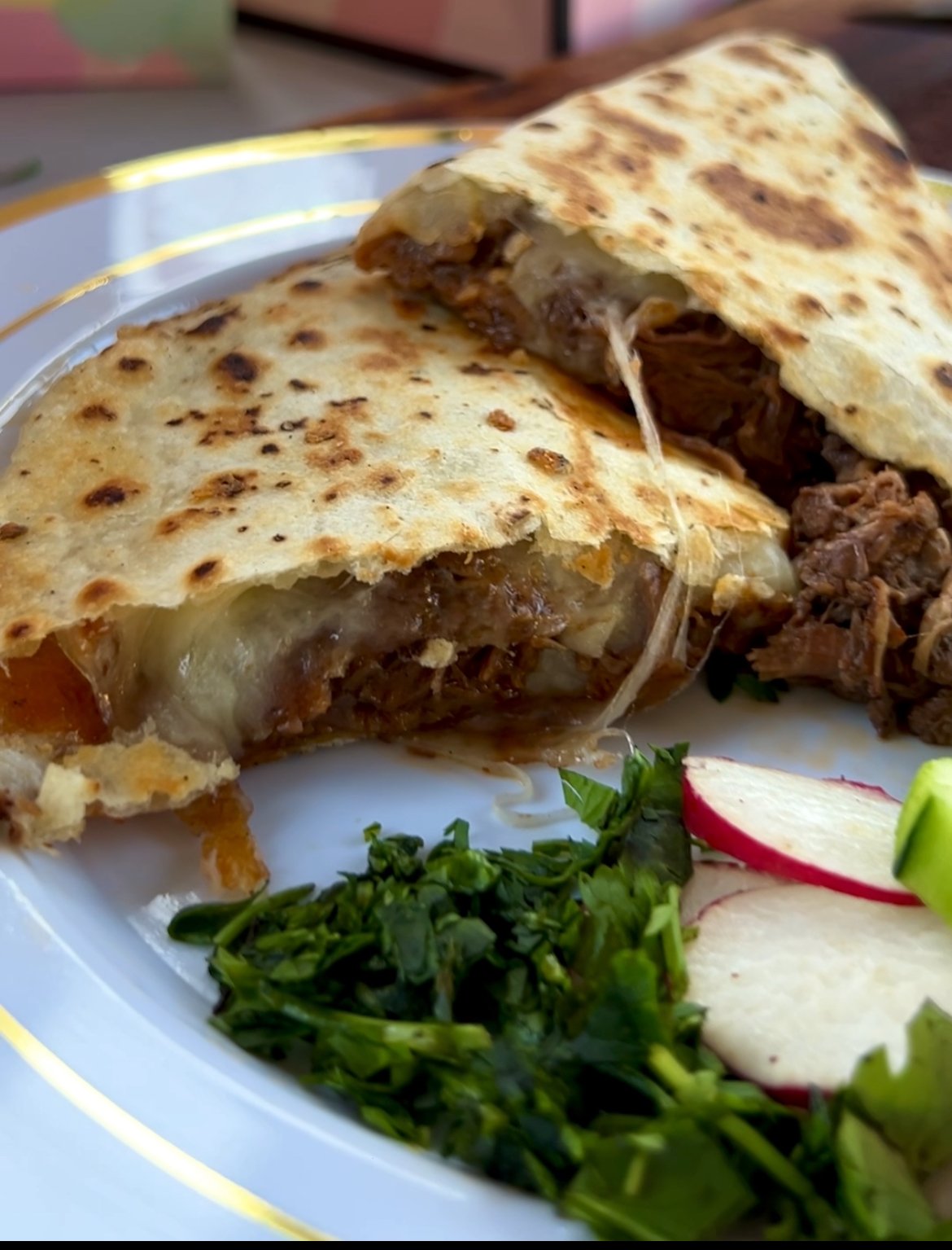 Plates & Combos at Pakos Bar & Grill