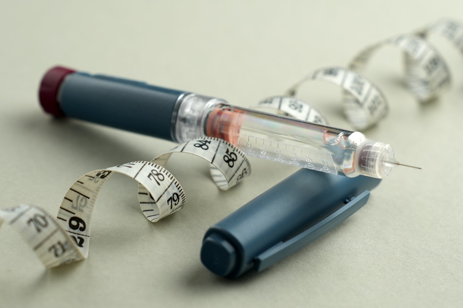 Insulin injection pen with measuring tape for weight loss and diabetes treatment