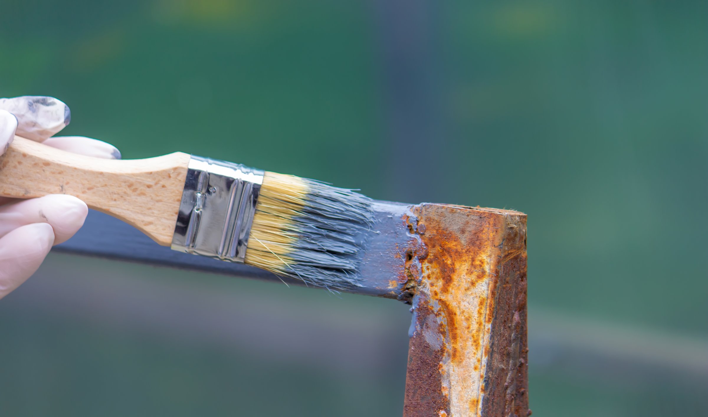 paint the iron frame with gray paint. selective focus